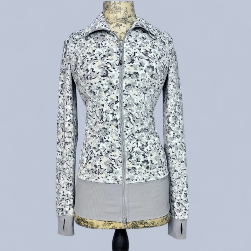 🩶 Lululemon Athletica Nice Asana Jacket Size 10 EUC 🩶